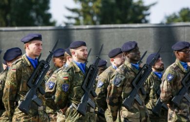 Европа показала зубы, но не может укусить: экс-полковник США разнес в пух и прах подготовку ЕС к конфликту с Россией