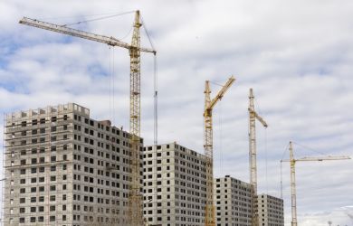 Определенным рабочим стали выдавать квартиры: при каком условии?