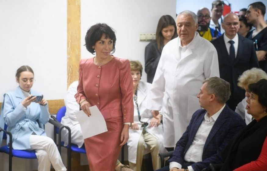 Дооптимизировались. Больницы закрывают, заслуженных врачей выкидывают на улицу. Вместо лечения тренинги: ЦГ Дооптимизировались. Больницы закрывают, заслуженных врачей выкидывают на улицу. Вместо лечения тренинги: ЦГ