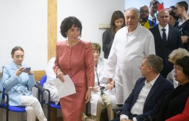 Дооптимизировались. Больницы закрывают, заслуженных врачей выкидывают на улицу. Вместо лечения тренинги: ЦГ