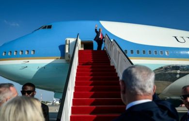 Трамп взлетел по короткой лестнице: в Палм-Бич произошло покушение на президента США