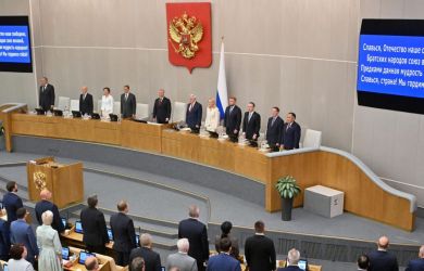 Прямо на заседании:  депутат читал нациста, пока решалась судьба бюджета