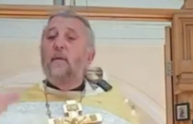 «Это зашквар. Душа порабощена греху, вот и не ходят»: в РПЦ отказ от церкви из-за дорогих авто священников