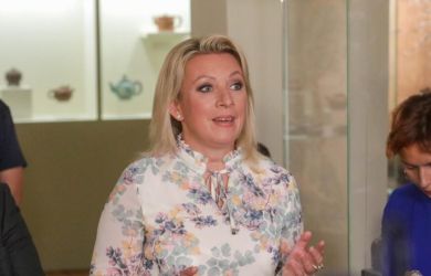 Захарова потроллила Макрона: солдаты на Украину? Лучше в Лувр охранники!