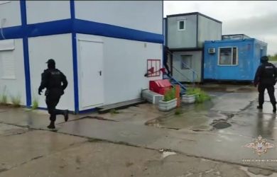 Мигранты вооружаются: «они уже не согласны ходить с ножами». Правозащитник предложил решение