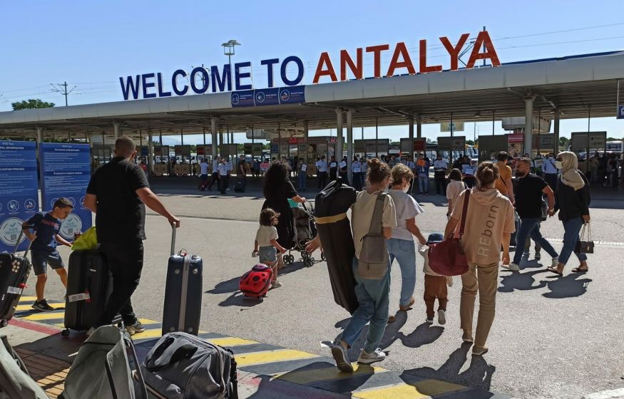 Турагентства массово исчезают: кто вернёт деньги за несостоявшиеся туры?