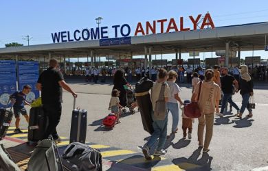 Турагентства массово исчезают: кто вернёт деньги за несостоявшиеся туры?