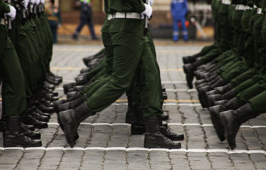 Срочникам хотят увеличить оклады в три раза. «Не хватает на гигиену и сигареты»: Делягин внес поправку ко чтению бюджета Срочникам хотят увеличить оклады в три раза. «Не хватает на гигиену и сигареты»: Делягин внес поправку ко чтению бюджета