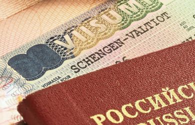 Может ли ЕК ввести полный запрет на выдачу виз россиянам?