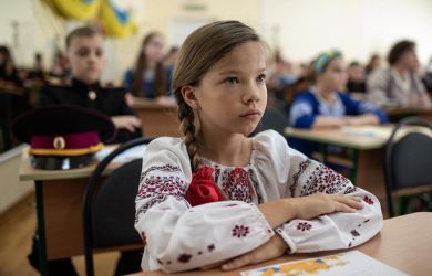 Украинские школьники переходят на русский: Подоляка зафиксировал интересную тенденцию на Украине