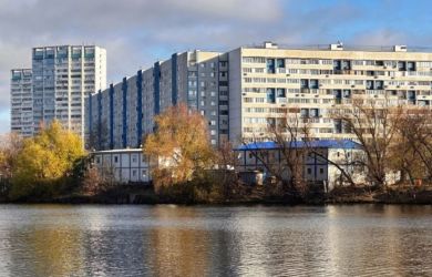 «Хотят убить рынок "вторички"»: покупателей оставляют без жилья и денег, в то время как мошенники обманывают пожилых 