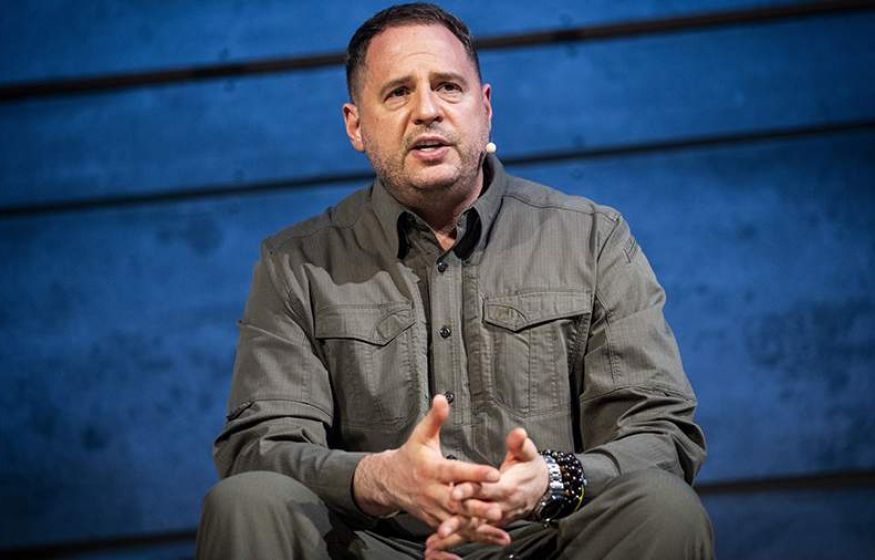 Бунт в Раде: «Слуга народа» требует увольнения Ермака, Зеленский под давлением