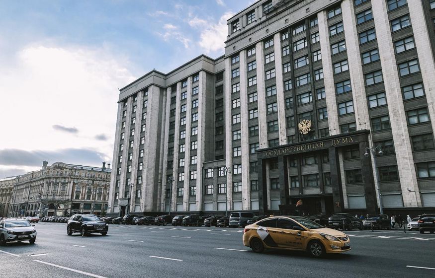 «Чтобы люди видели, кто предлагает дельное, а кто – делает жизнь народа "веселее"»: Делягин об инициативах политиков