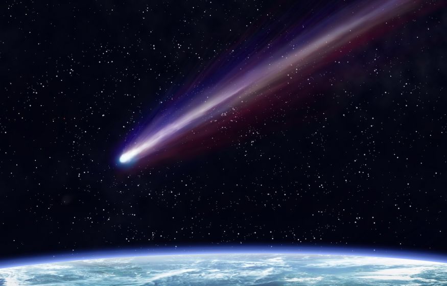 Приближающаяся к Земле комета расколола научное общество на два лагеря: к нам летит НЛО?