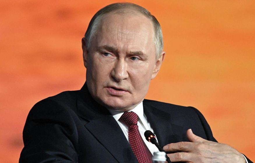 «Если ВСУ не уйдут, выбьем их силой. Фронт сворачивается. Удар неистовой силы»: Путин жестко осадил Запад и Киев