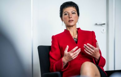 170 млрд на Украину? Вагенкнехт взорвала: канцлер Германии сошёл с ума, пока мосты рушатся