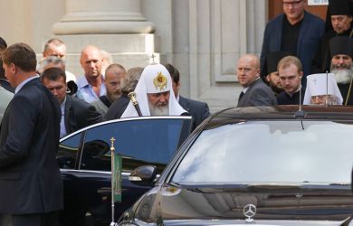 «Богатые, делитесь! Хватит прятать деньги»: Патриарх Кирилл призвал олигархов поделиться с бедными