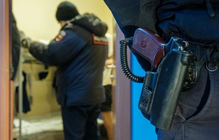 Нож на полицейского в Дагестане: силовик открыл огонь, нападавший скончался