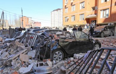 Взрывы в Каспийске: сбитый дрон повредил многоэтажку и 16 машин, Меликов успокоил жителей