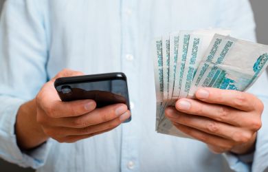 У россиян остались последние сутки, чтобы оплатить налоги: долги могут списывать после уведомления на «Госуслугах»