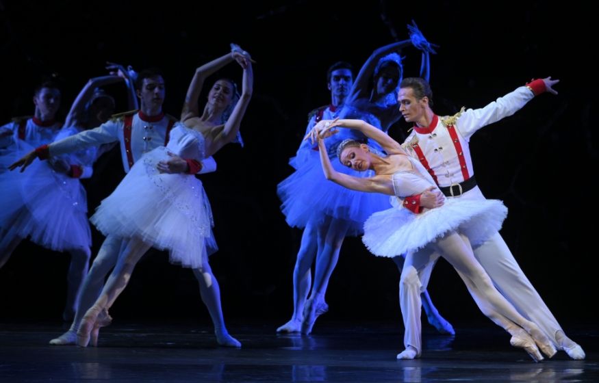 Элита или народ? Скандал вокруг цен на новогодний балет в Большом театре