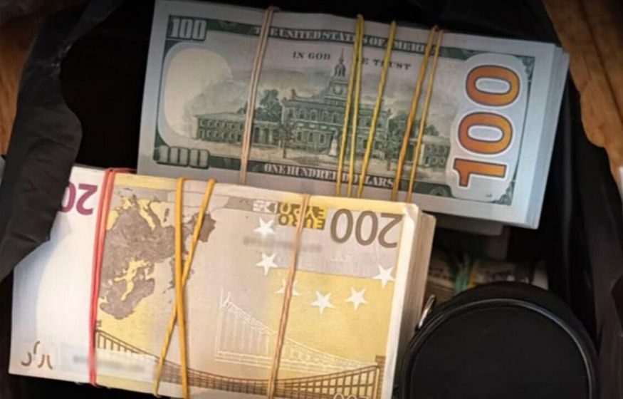 Элита в центре коррупционного скандала. Охота началась. Сможет ли он бежать из страны?