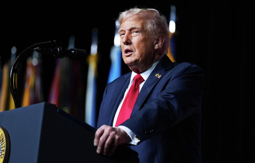 Трампа ударил его сотрудник: президент не ожидал Трампа ударил его сотрудник: президент не ожидал