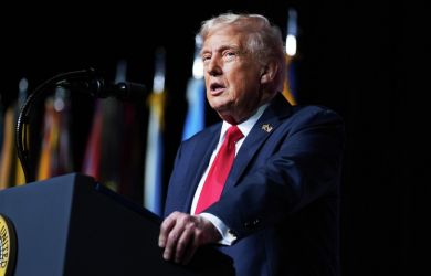 Трампа ударил его сотрудник: президент не ожидал