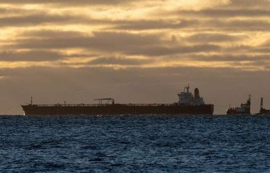 Пока не начнём бить по британским самолётам — атаки продолжатся: RC-135W навёл дроны на танкер «теневого флота»