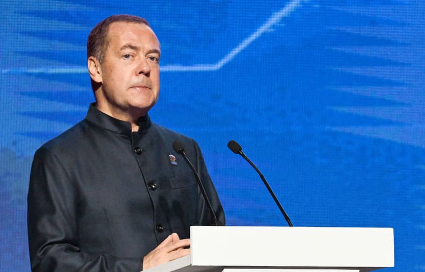 Медведев предупредил: страны ЕС заплатят $210 млрд «репараций» России за воровство активов Медведев предупредил: страны ЕС заплатят $210 млрд «репараций» России за воровство активов