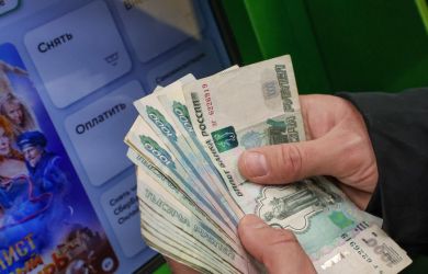 Покупать новые авто, квартиры, алкоголь, табачную продукцию и питьевую воду за наличные запретили, чтобы «победить тень»