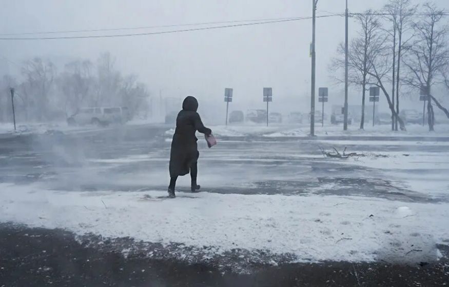 Камчатка в ледяном аду: циклон устроил ванны, катки и хаос на дорогах