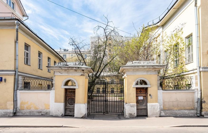 СКАНДАЛ в Москве: Детей на улицу, Польше — дворец! НАТО жрёт нашу столицу?