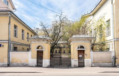 СКАНДАЛ в Москве: Детей на улицу, Польше — дворец! НАТО жрёт нашу столицу?