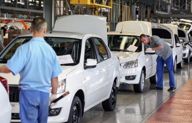 «Россияне лишены возможности купить качественный отечественный авто. Но цены все равно растут»: Зюганов