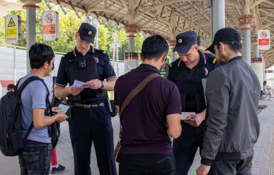 Мигранты получили пособия на сумму 745 тысяч рублей, продолжая жить на родине