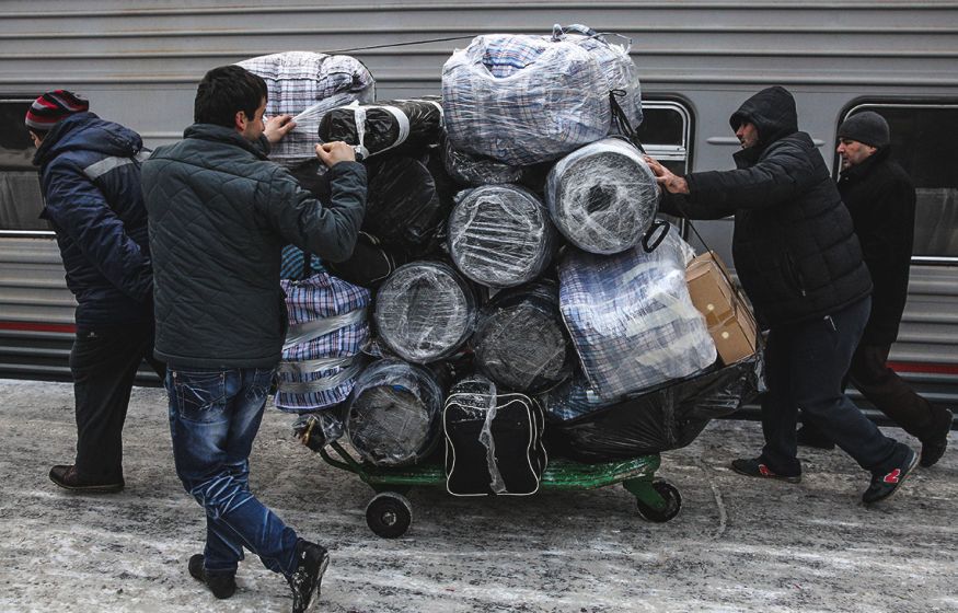 «Русским объявили войну на уничтожение. Они приехали сюда ЗАРАБОТАТЬ для своей страны»: военкор о мигрантах