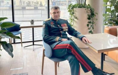 Сняли неуловимого генерала Ахмедова: шаблонные провалы, горящие колонны — наконец-то. Куда его отправят?