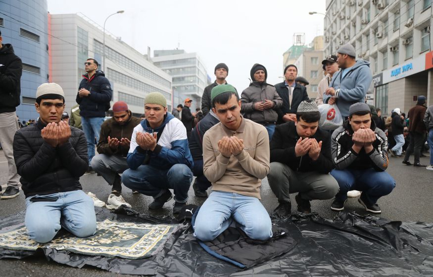 Полиция боится туда заходить: как решить проблему образования «мигрантских гетто»?