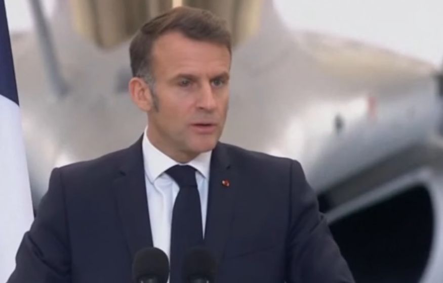 Макрона избивает окружение. Он вышел на публику с окровавленным глазом