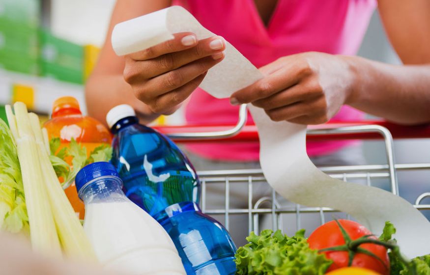 Чиновники хуже олигархов? Поход в магазин превратился в катастрофу: цены растут, зарплаты — нет