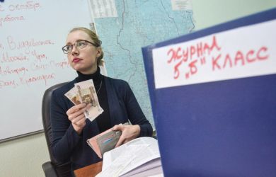 Глава Пскова учителю за 12 тысяч: «Просто работай больше!» Скандал с зарплатой ниже прожиточного минимума