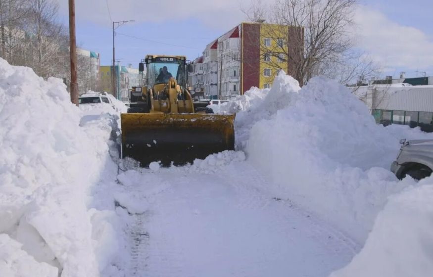 Камчатка в снежном плену. Жители по 3 дня копают машины лопатами — губернатор просит Москву о спасении