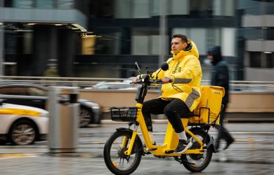 Курьеров посадят на тотальный контроль. Паспорта, геолокация, медосмотры — штрафы и блокировка за нарушения