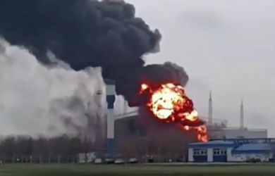 ВСУ подожгли нефть в Краснодаре. 3 погибших, 8 раненых — 4 резервуара в огне, губернатор объявил тревогу