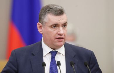 Слуцкий в ярости: мигранты крадут общежития у россиян. Родители в кредитах — ЛДПР меняет правила