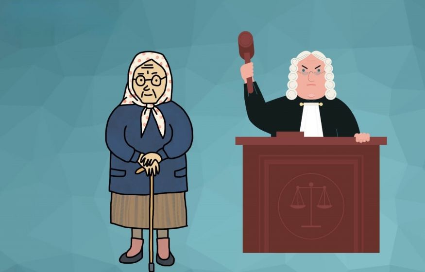 Чиновник судился с бабушкой за 85 000 ₽, а потом к нему в дверь постучали...