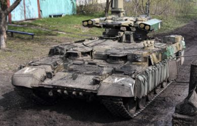 «Терминатор» косит леса лазером и спасает танки. БМПТ врывается в зону СВО — враг в шоке