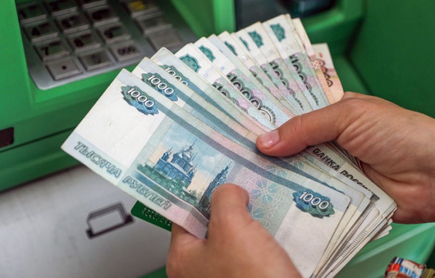 48% россиян ждут прибавку к зарплате в 2026. Но эксперты бьют тревогу — деньги на исходе