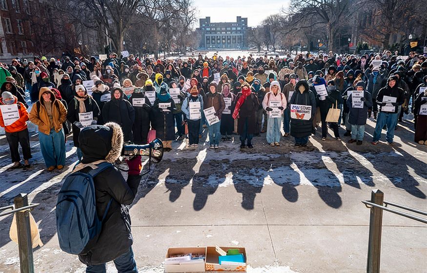 Протесты в Миннеаполисе: беспорядки после убийств ICE Протесты в Миннеаполисе: беспорядки после убийств ICE